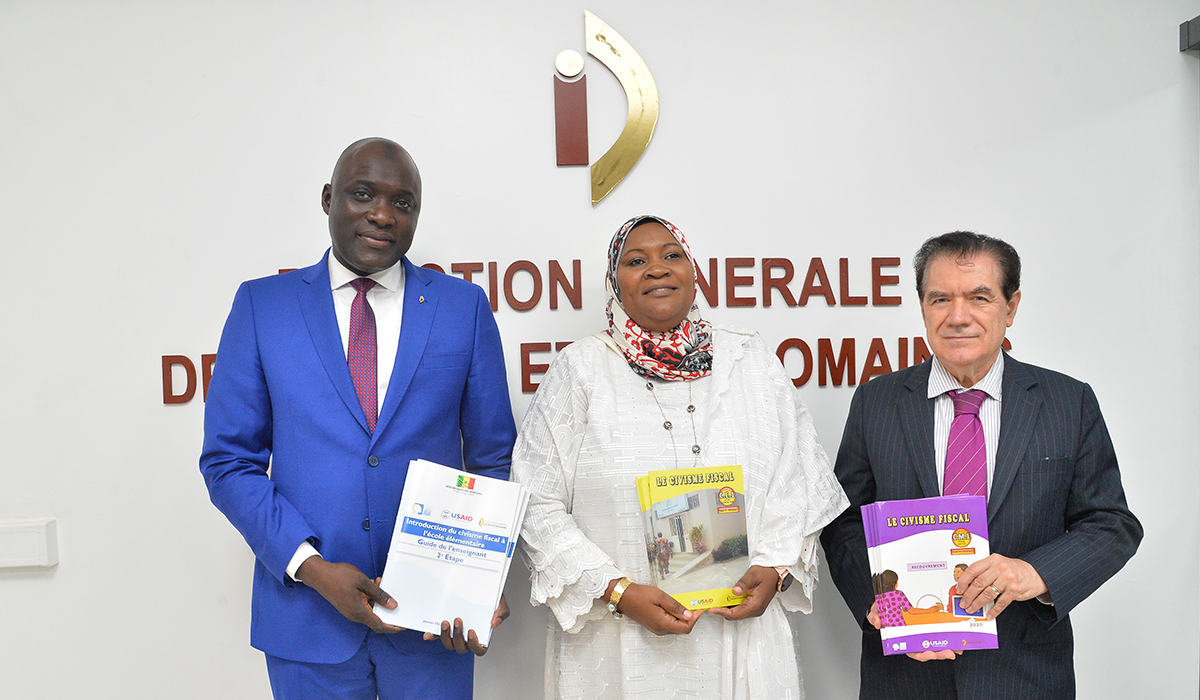 Introduction du Civisme fiscal à l’Ecole élémentaire : l'USAID offre 13000 livrets pédagogiques pour la formation des futurs contribuables